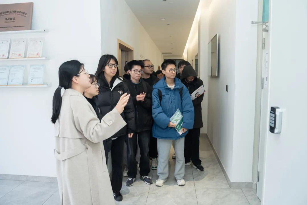 參觀2.jpg