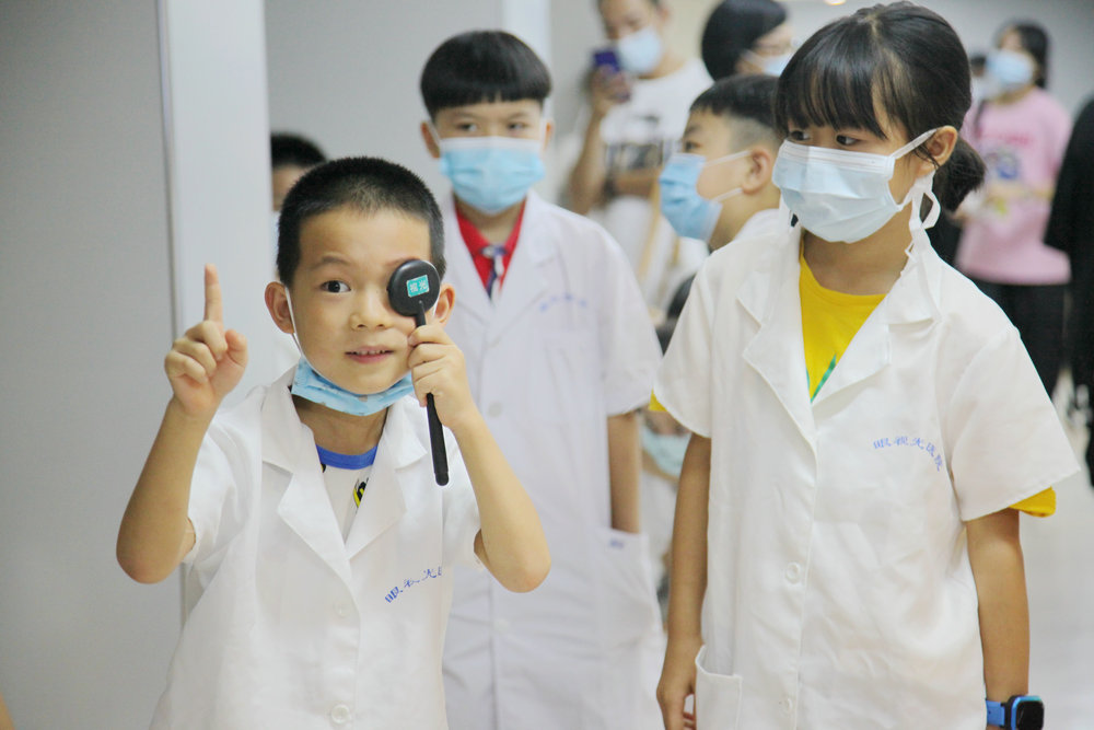 A類 2等獎(jiǎng) 張浩:我是小醫(yī)生組圖2.jpg A類 2等獎(jiǎng) 張浩:我是小醫(yī)生組圖2.jpg