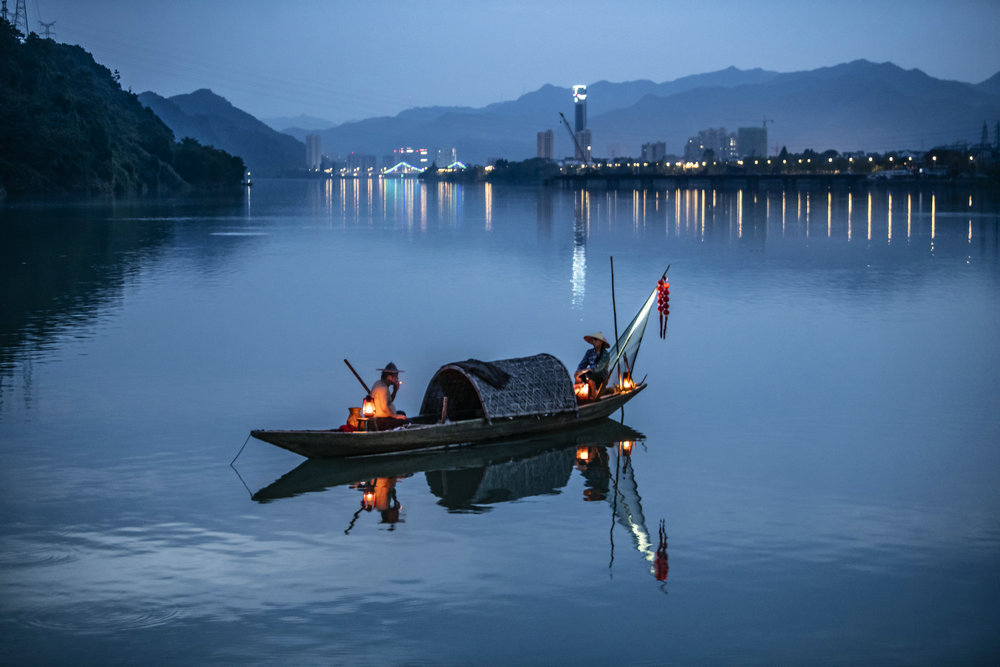 B類 3等獎(jiǎng) 邱蒙 10312 月出漁火旁 1807296****.jpg B類 3等獎(jiǎng) 邱蒙 10312 月出漁火旁 1807296****.jpg