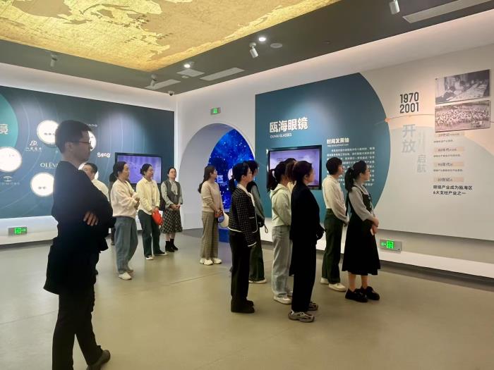 參觀1.jpg